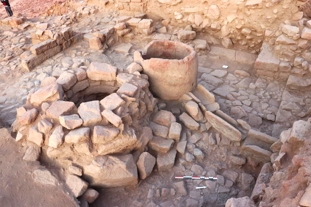 بقايا أثرية مكتشفة في الموقع - واس